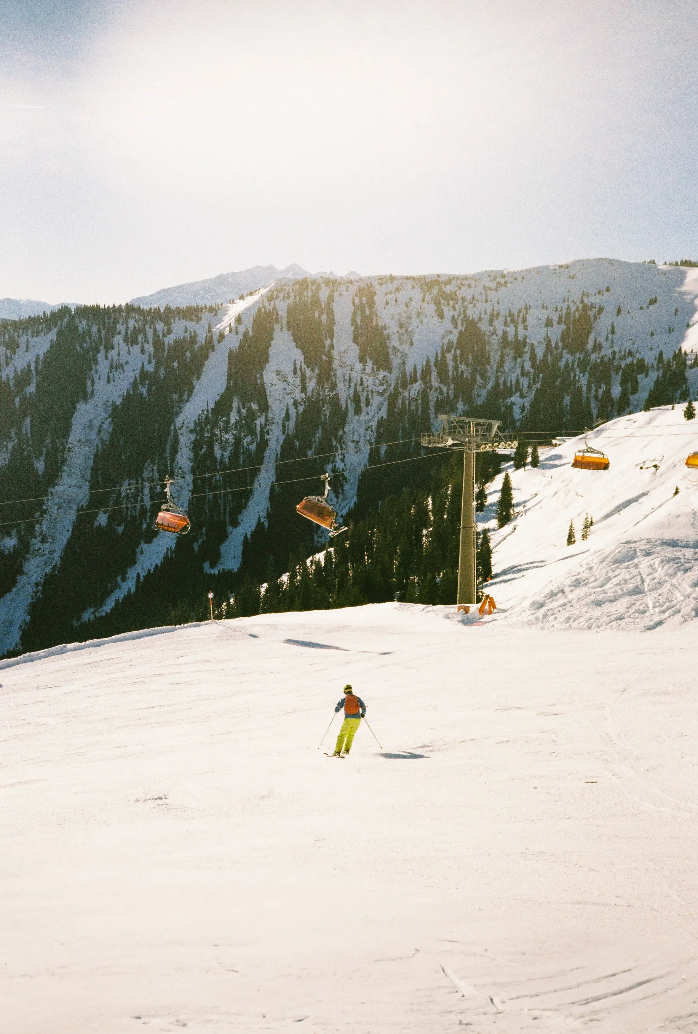 Skifahrer auf Piste