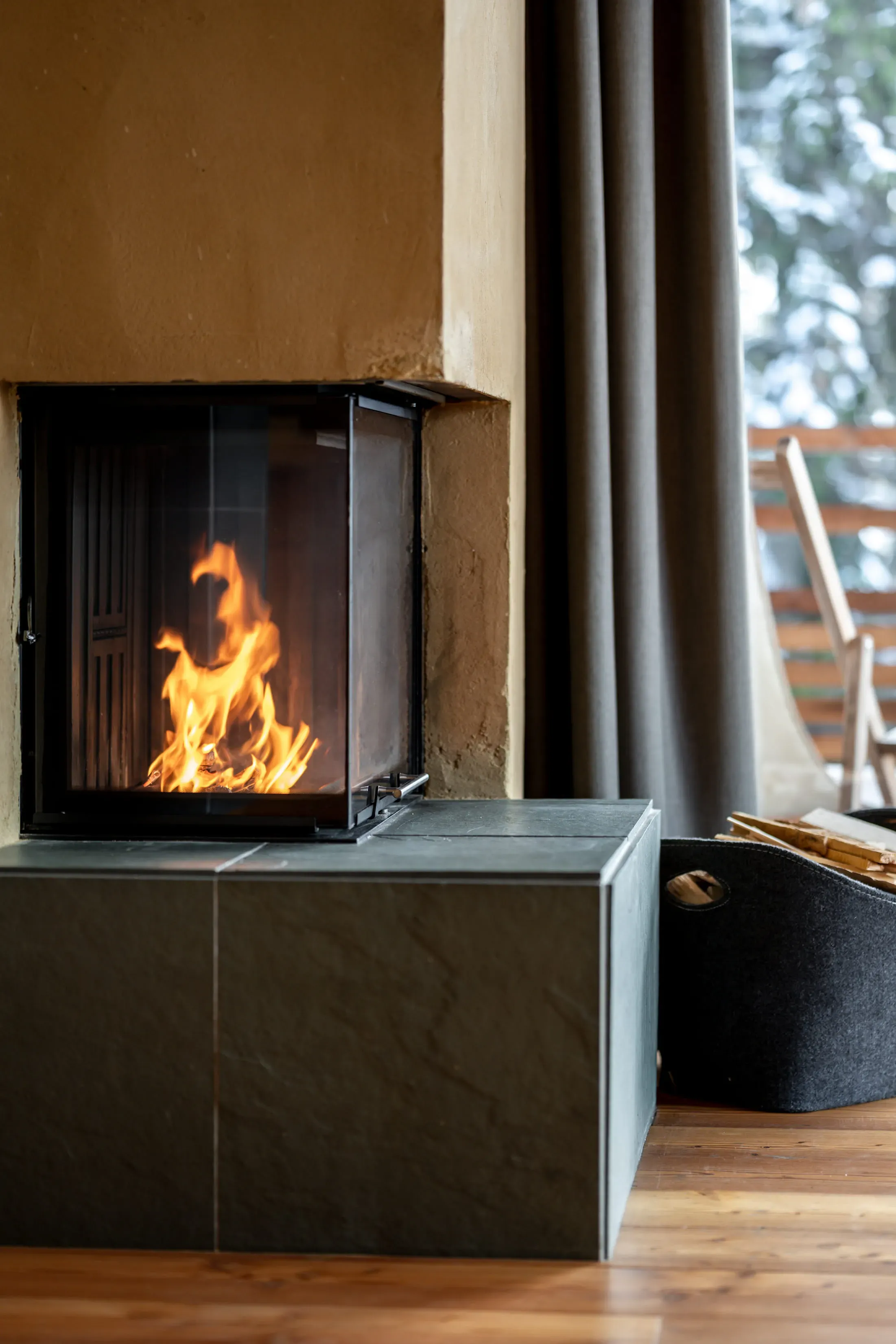 Kamin mit Feuer