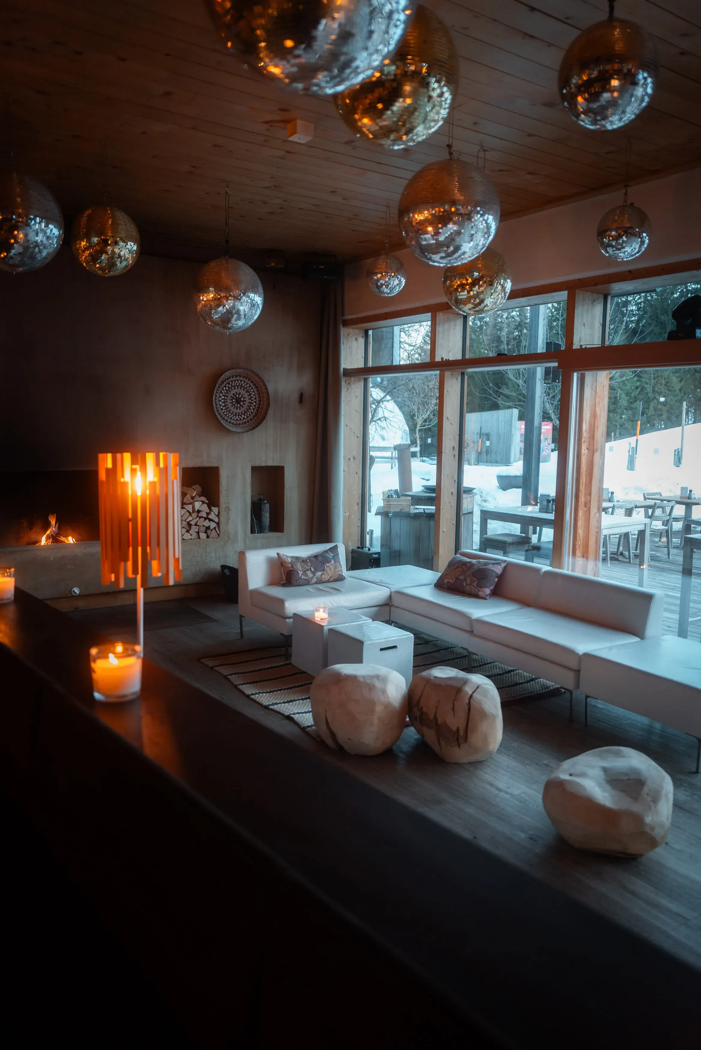 Hotelbar mit stimmungsvoller Beleuchtung
